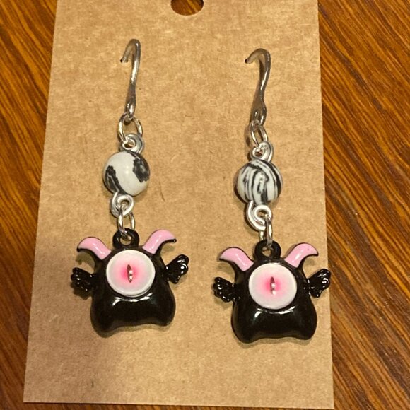 Scummy Cyclops Winged Monster Earrings - Picture 2 of 2